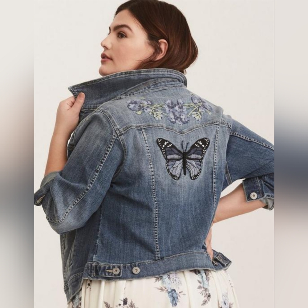 Torrid vintage floral butterfly denim jacket Size 3x
